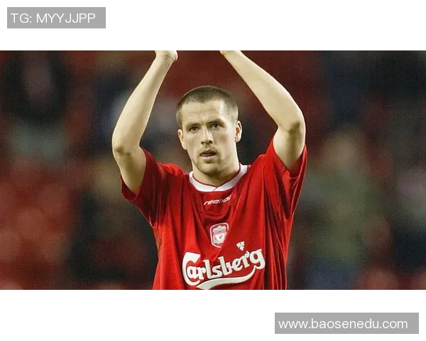 足球明星红色鸡冠头的传奇故事与球场风采解析